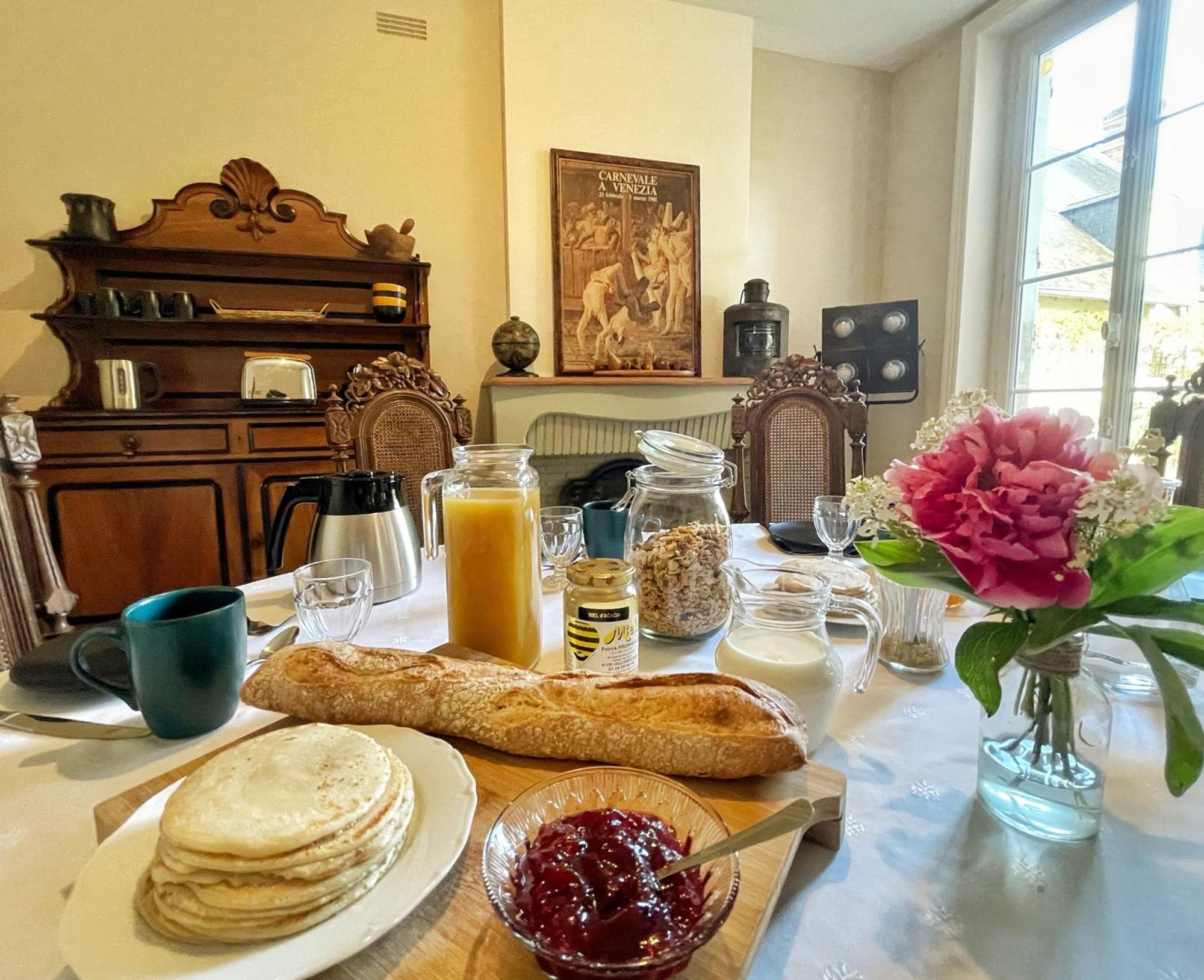 La Maison Voyage Bed And Breakfast Onzain Exteriör bild